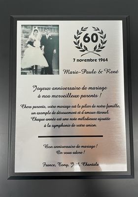 Plaque noire à panneau d’aluminium reproduisant une photo de mariage en noir et blanc pour un soixantième anniversaire