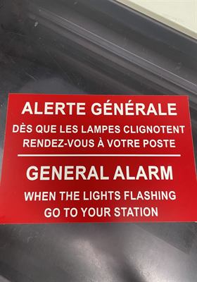 Panneau rouge bilingue « Alerte générale / General alarm » à pictogramme sonore